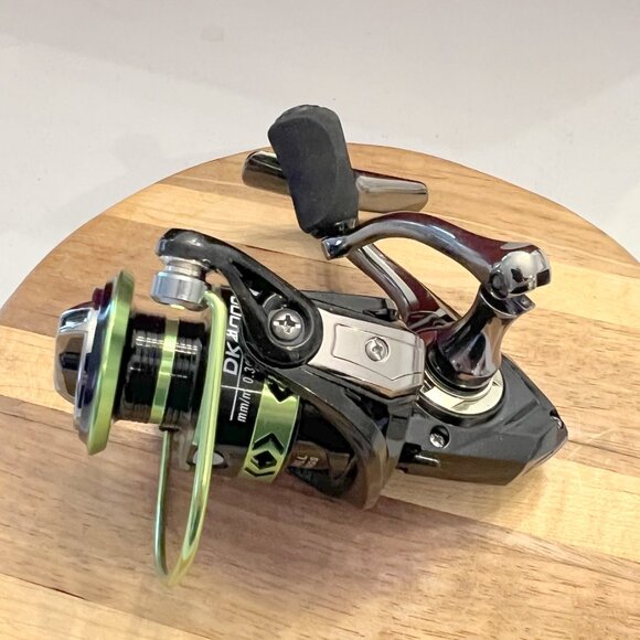 Brand New Deukio Premium Brand Fishing Reel Model DK4000! - Picture 2 of 16
